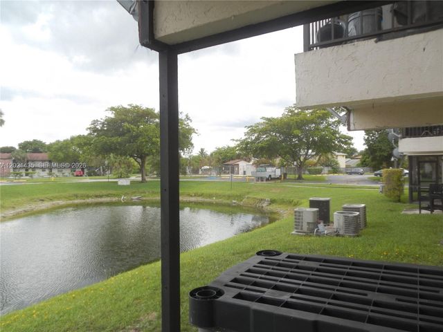 6020 Shakerwood Cir 105, Tamarac, FL 33319
