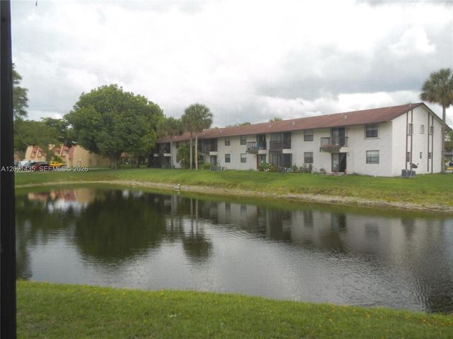 6020 Shakerwood Cir 105, Tamarac, FL 33319