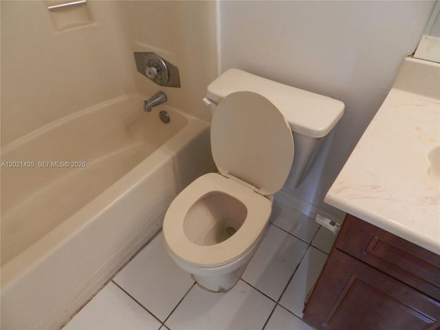 6020 Shakerwood Cir 105, Tamarac, FL 33319