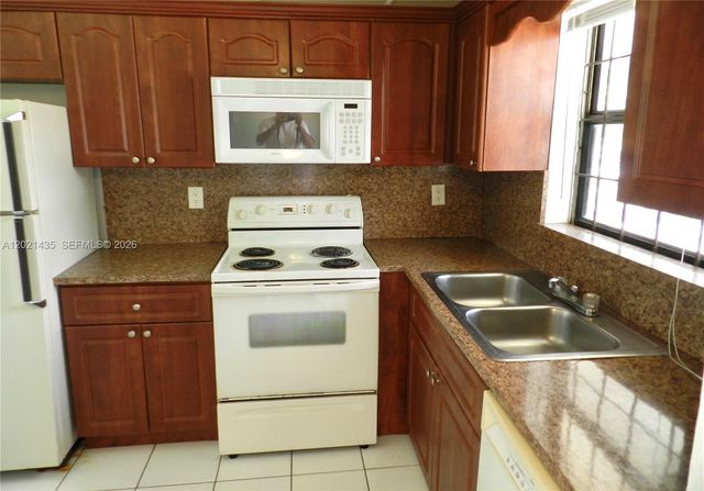 6020 Shakerwood Cir 105, Tamarac, FL 33319