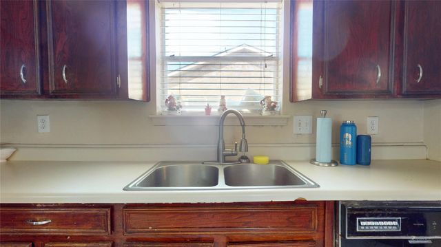 9867 Sageaspen Lane, Houston, TX 77089