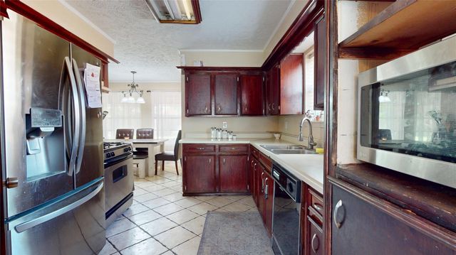 9867 Sageaspen Lane, Houston, TX 77089