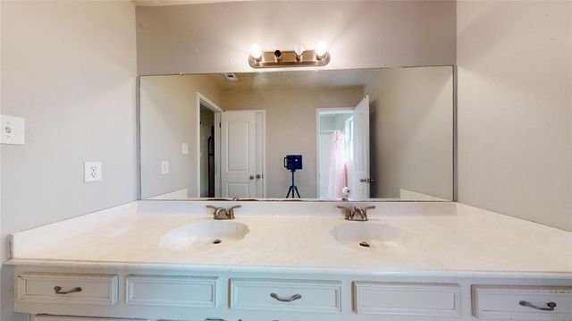 9867 Sageaspen Lane, Houston, TX 77089