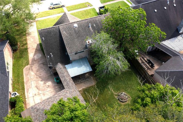 9867 Sageaspen Lane, Houston, TX 77089