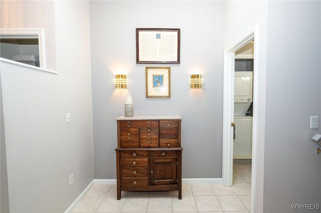 10 Woodpointe 10, Amherst, NY 14221