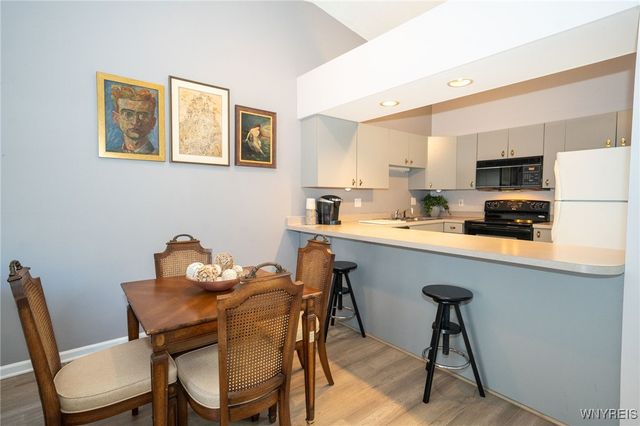 10 Woodpointe 10, Amherst, NY 14221