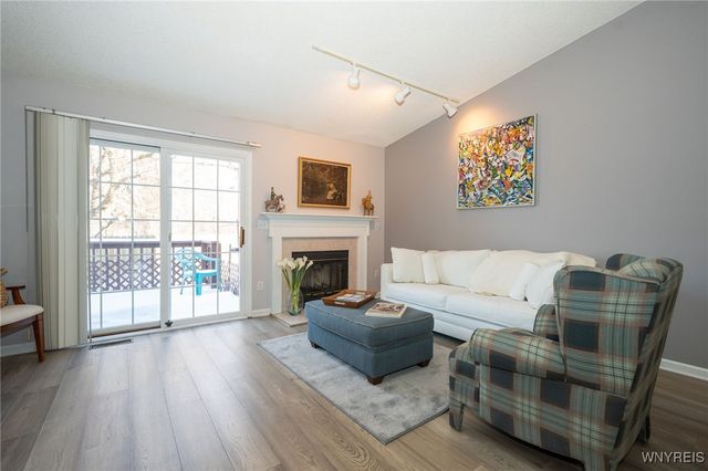 10 Woodpointe 10, Amherst, NY 14221