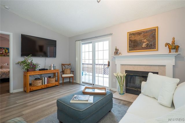 10 Woodpointe 10, Amherst, NY 14221