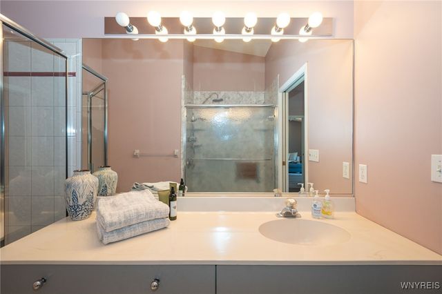 10 Woodpointe 10, Amherst, NY 14221