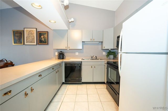 10 Woodpointe 10, Amherst, NY 14221