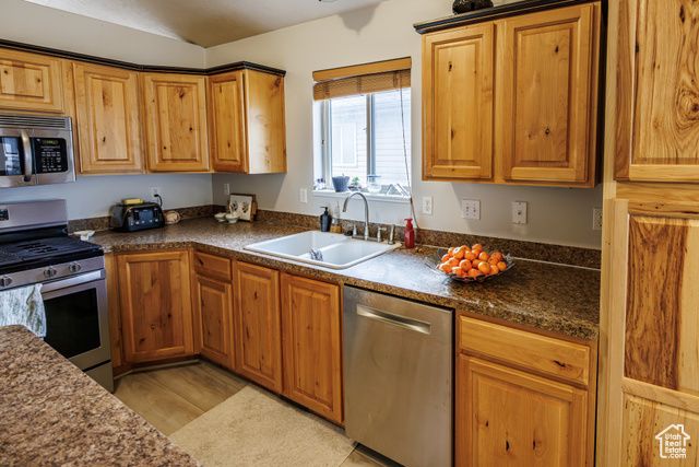 680 STONNE LN, Kaysville, UT 84037