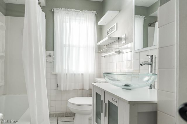 395 E 324th Street, Willowick, OH 44095