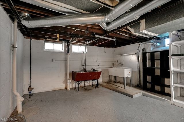 395 E 324th Street, Willowick, OH 44095