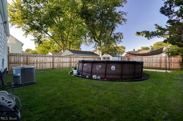 395 E 324th Street, Willowick, OH 44095