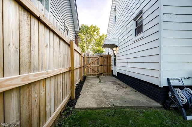 395 E 324th Street, Willowick, OH 44095