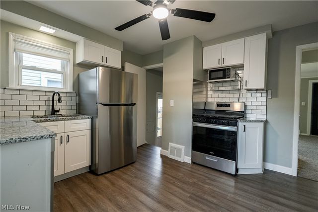 395 E 324th Street, Willowick, OH 44095