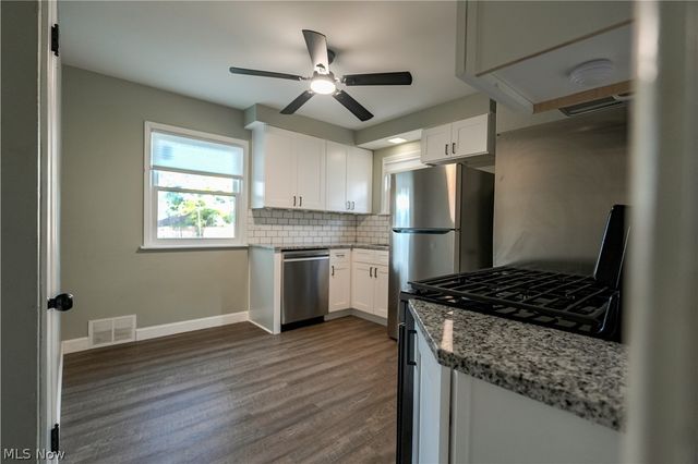 395 E 324th Street, Willowick, OH 44095