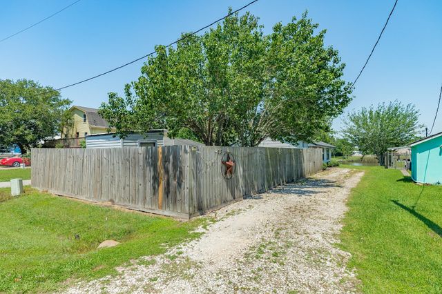 123 County Road 458d Drive, Angleton, TX 77515