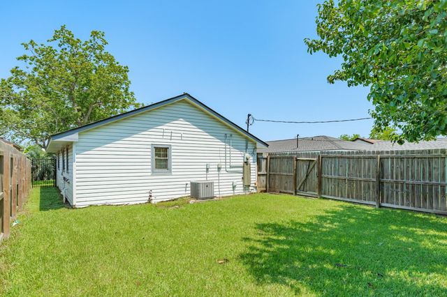 123 County Road 458d Drive, Angleton, TX 77515