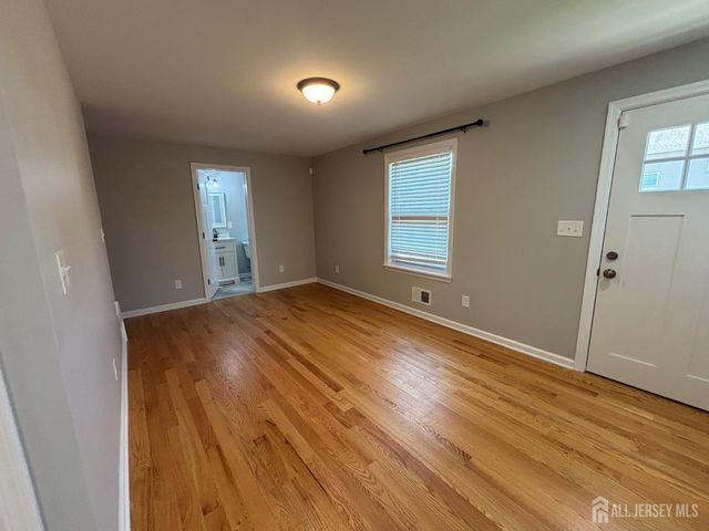 800 Drake Avenue, Middlesex, NJ 08846
