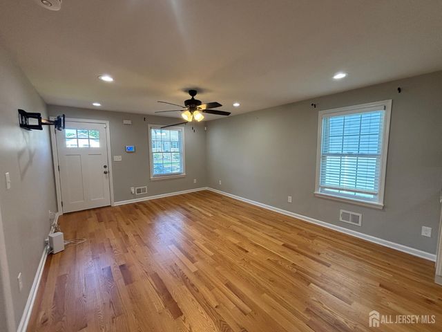 800 Drake Avenue, Middlesex, NJ 08846