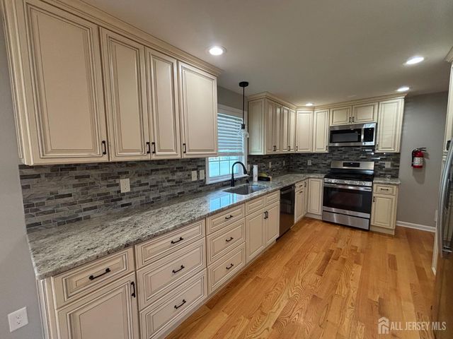 800 Drake Avenue, Middlesex, NJ 08846