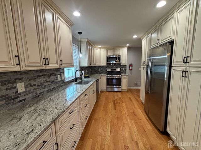 800 Drake Avenue, Middlesex, NJ 08846