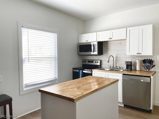 3909 Memphis Avenue, Cleveland, OH 44109
