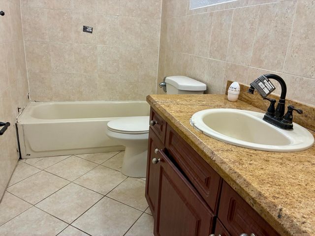 2200 NW 5th Street, Pompano Beach, FL 33069