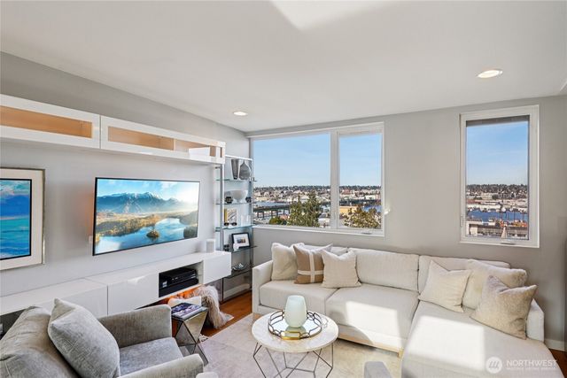 1230 W Emerson Street, Seattle, WA 98119