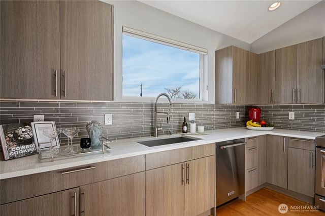 1230 W Emerson Street, Seattle, WA 98119