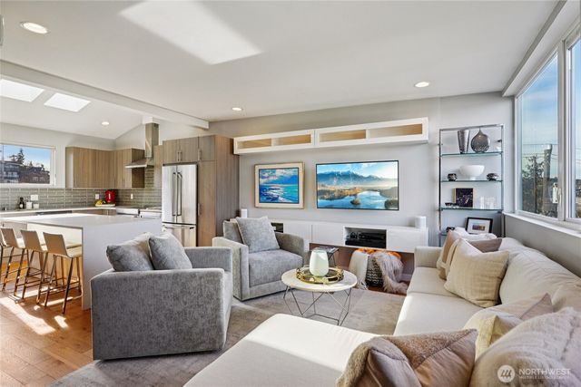 1230 W Emerson Street, Seattle, WA 98119