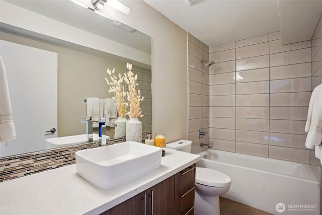 1230 W Emerson Street, Seattle, WA 98119