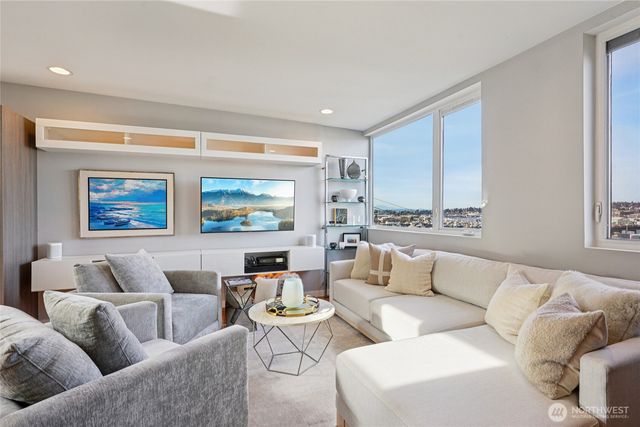 1230 W Emerson Street, Seattle, WA 98119