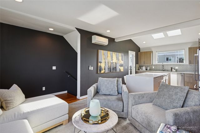 1230 W Emerson Street, Seattle, WA 98119