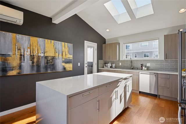 1230 W Emerson Street, Seattle, WA 98119