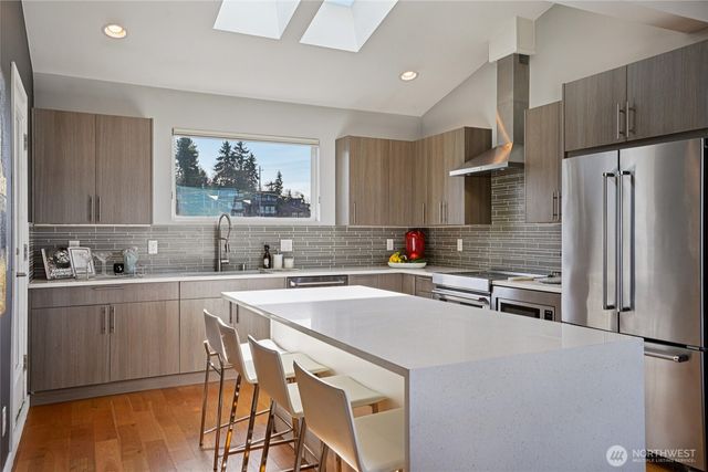 1230 W Emerson Street, Seattle, WA 98119