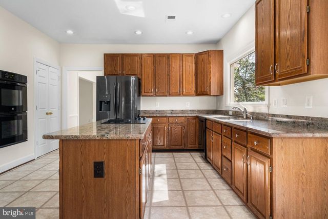 9321 HALLSTON CT, Fairfax Station, VA 22039