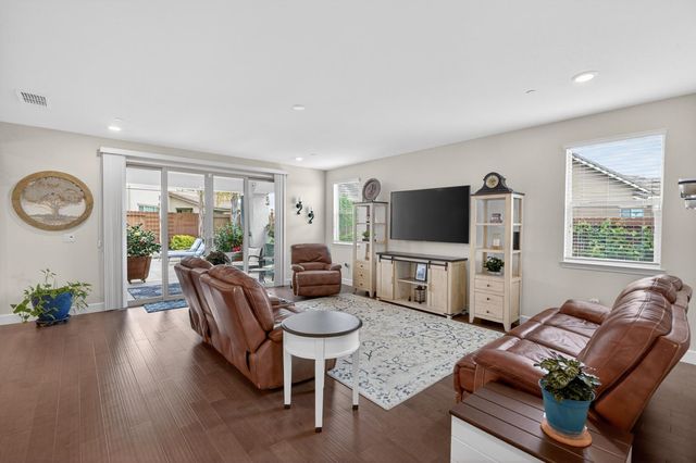 9331 Coral Bell Way, Sacramento, CA 95829