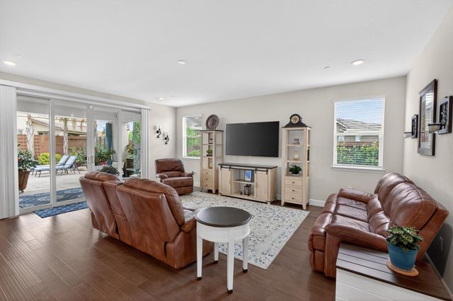 9331 Coral Bell Way, Sacramento, CA 95829