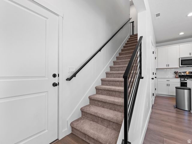 6682 W LEANDER DR, South Jordan, UT 84009