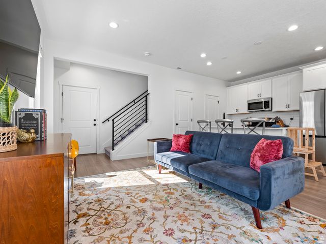 6682 W LEANDER DR, South Jordan, UT 84009