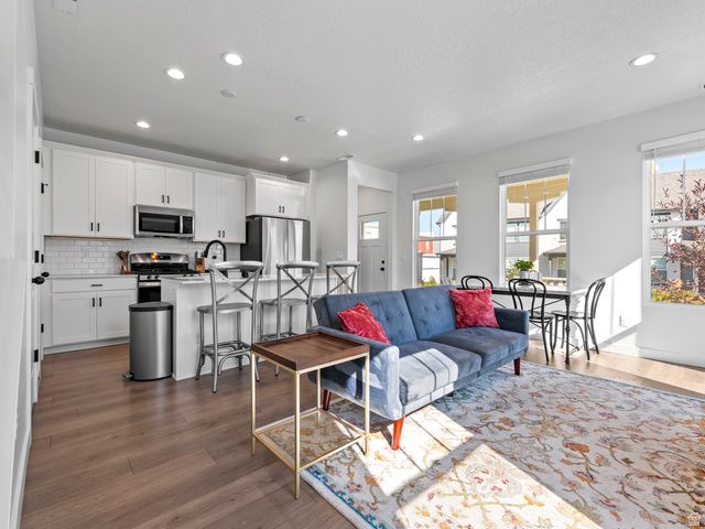 6682 W LEANDER DR, South Jordan, UT 84009
