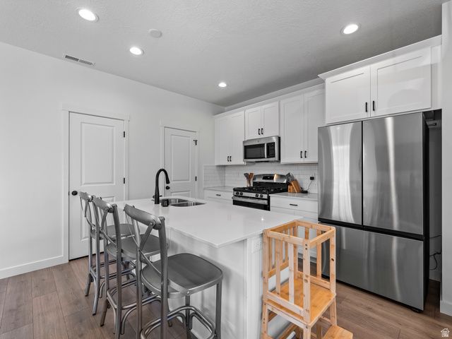 6682 W LEANDER DR, South Jordan, UT 84009