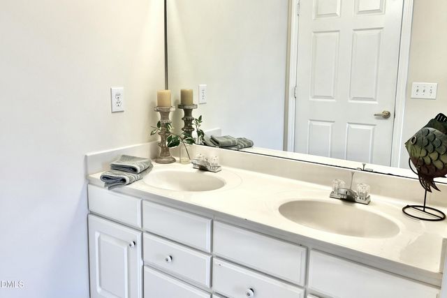 2521 Friedland Place 201, Raleigh, NC 27617