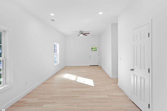 802 W Hampton Street, Laurens, SC 29360
