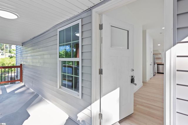 802 W Hampton Street, Laurens, SC 29360