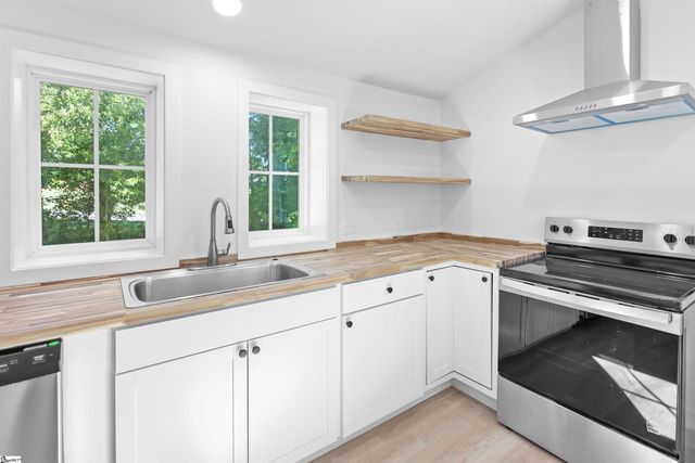 802 W Hampton Street, Laurens, SC 29360