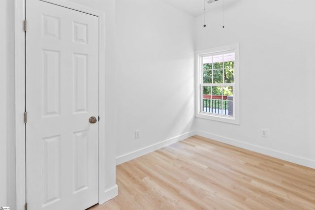 802 W Hampton Street, Laurens, SC 29360