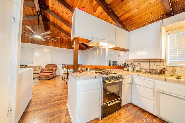 25123 Valle Drive, Crestline, CA 92325